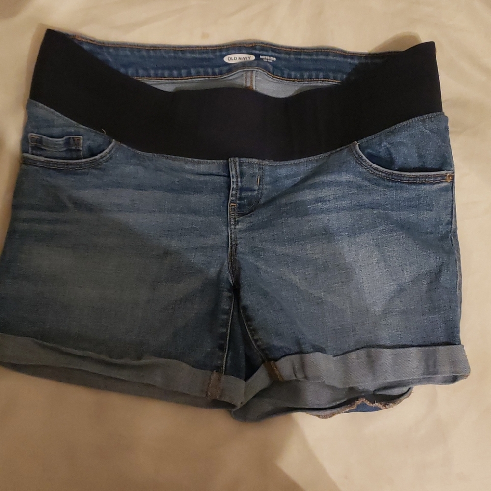 Old navy maternity shorts